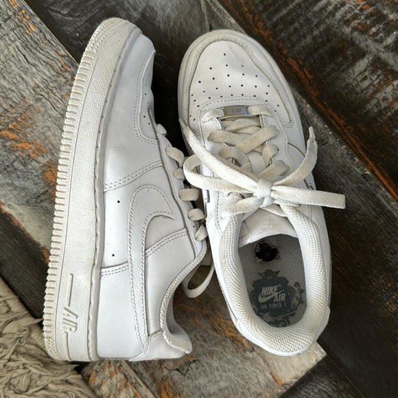 Nike white Air Force One sneakers size 4Y - Picture 9 of 10